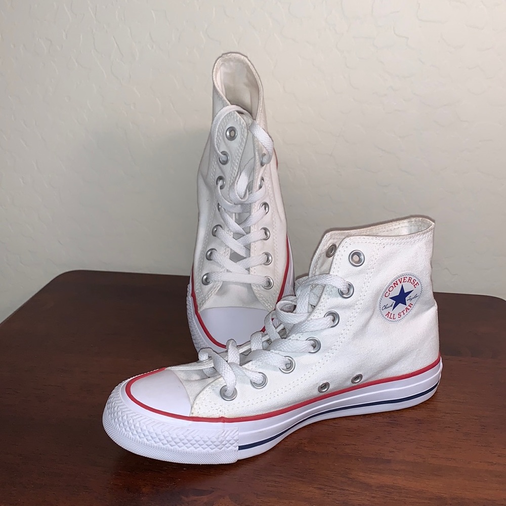 CONVERSE CHUCK TAYLOR ALL STAR BRAND NEW SIZE 6 HI TOP SHOES